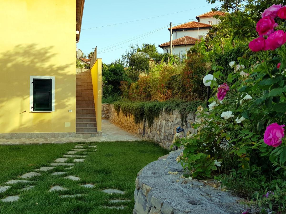 Casa Laura Villa Imperia Exterior foto