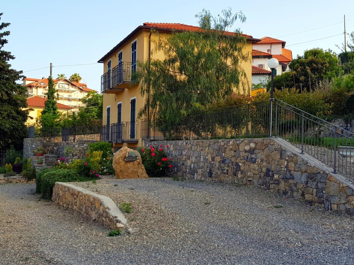 Casa Laura Villa Imperia Exterior foto